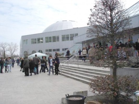 Au vrut să fure balustrada din zona Pavilionului Expoziţional